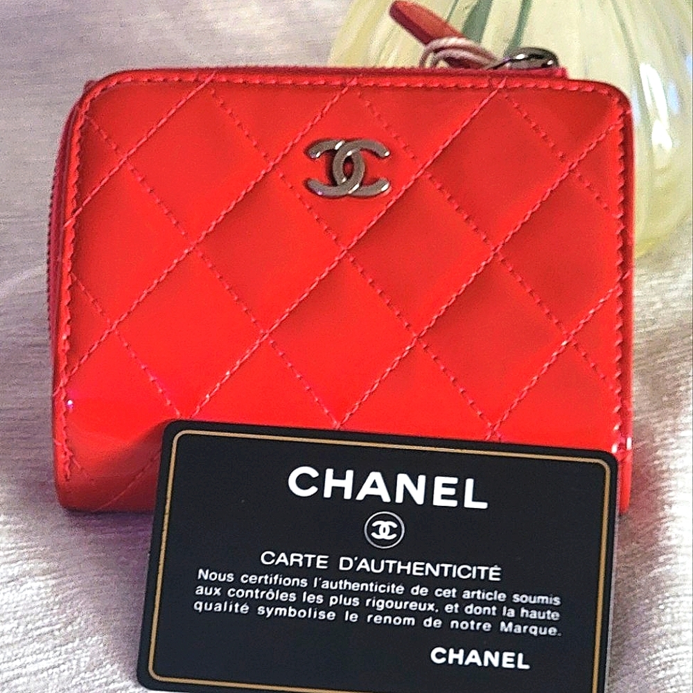 COA CHANEL Pink Quilted Patent Leather Classic Wallet